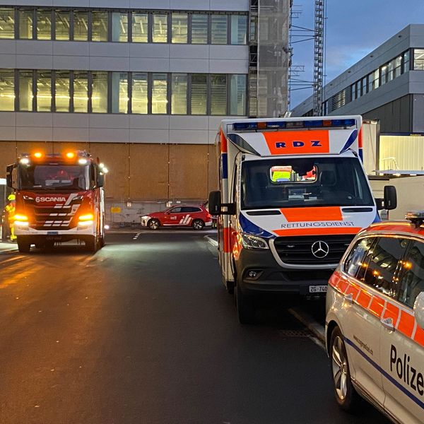 Feuerwehreinsatz in der Stadt Zug – Brand in Pressmulde