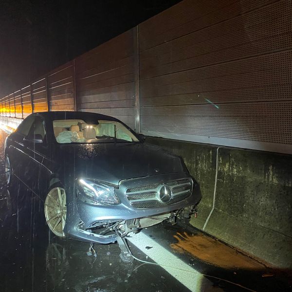 Baar: Junger Mann brettert auf A14 in Leitplanke