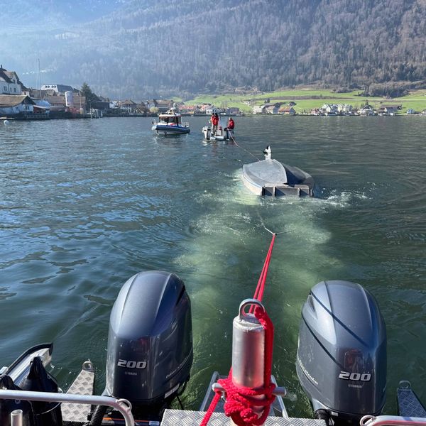 Boot kentert, Mann aus Zugersee gerettet