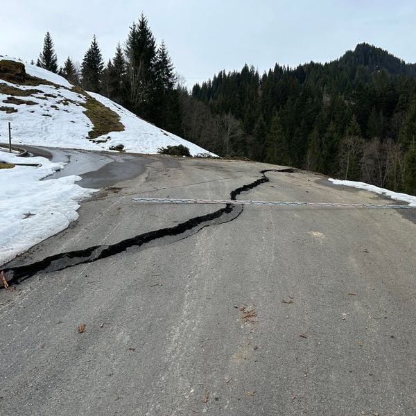 Strasse kaputt – Dieser Pass ist vorerst gesperrt
