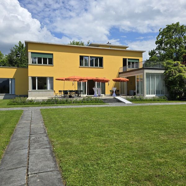 So sieht es im bisher exklusiven Park der Rachmaninow-Villa aus