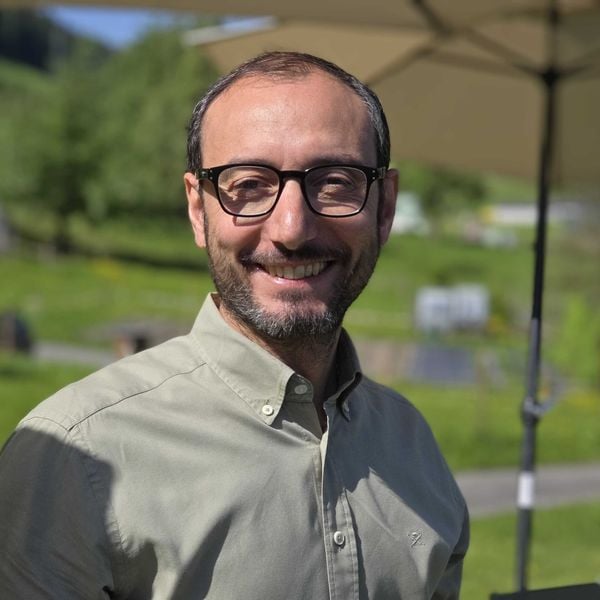 Neues Postauto durchs Renggloch – Wirt ist nur halb zufrieden