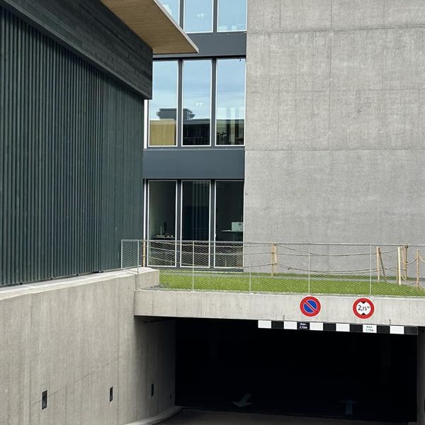 Parkverbot im Parkhaus: Peinliche Panne in Baar
