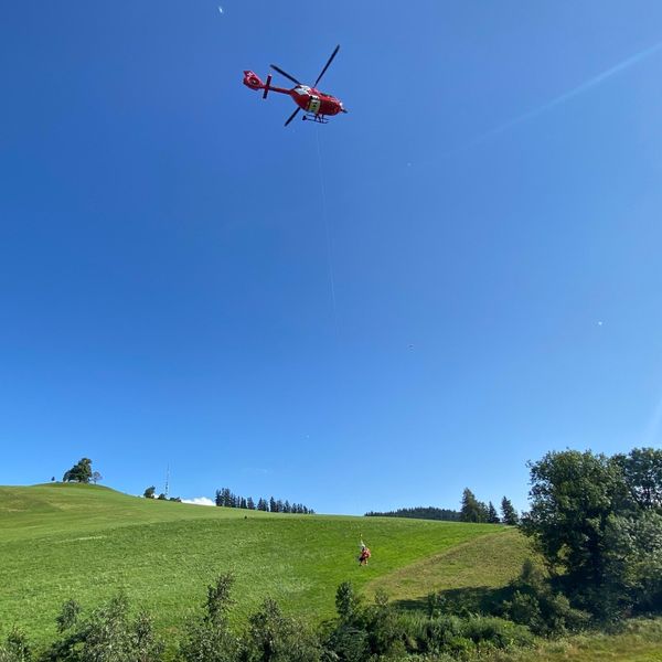 Rentner fliegt mit Gleitschirm vom Zugerberg und stürzt ab