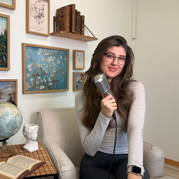 Wie eine Luzernerin mit Podcasts die Welt erklären will