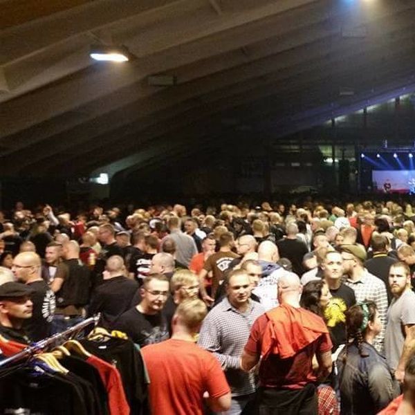 Die Neonazis marschieren und die Schweiz schaut zu