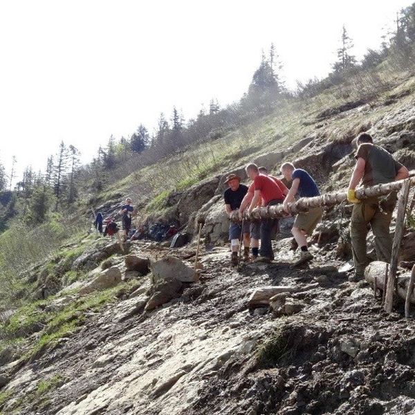 Hunderte verhätscheln den Hausberg