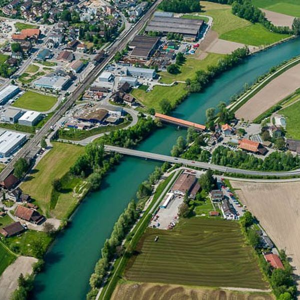 Reussbrücke bei Hünenberg im Sommer gesperrt