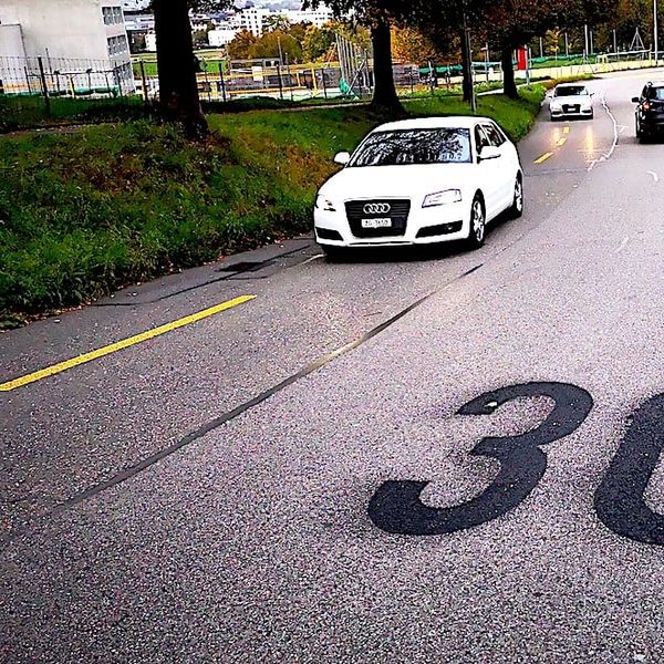 Tempo 30 aufgehoben – weil Autos zu schnell gefahren sind