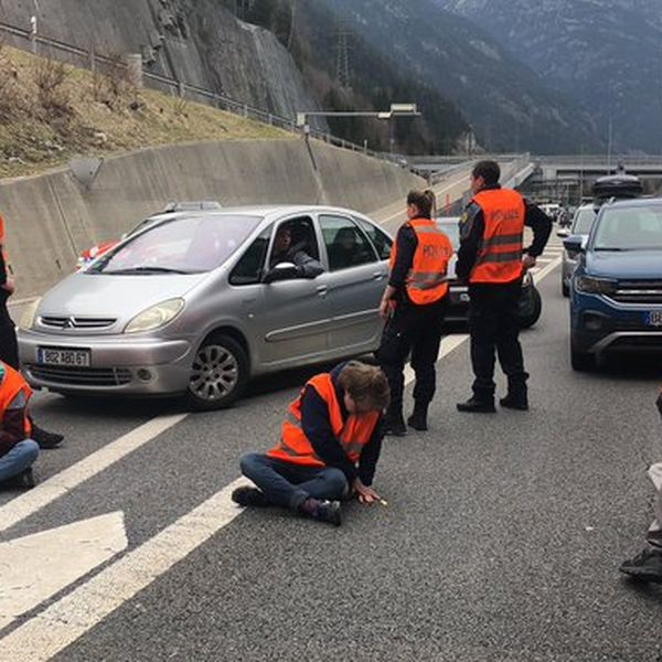 Klimaaktivisten blockieren Gotthard: Beide Richtungen zu