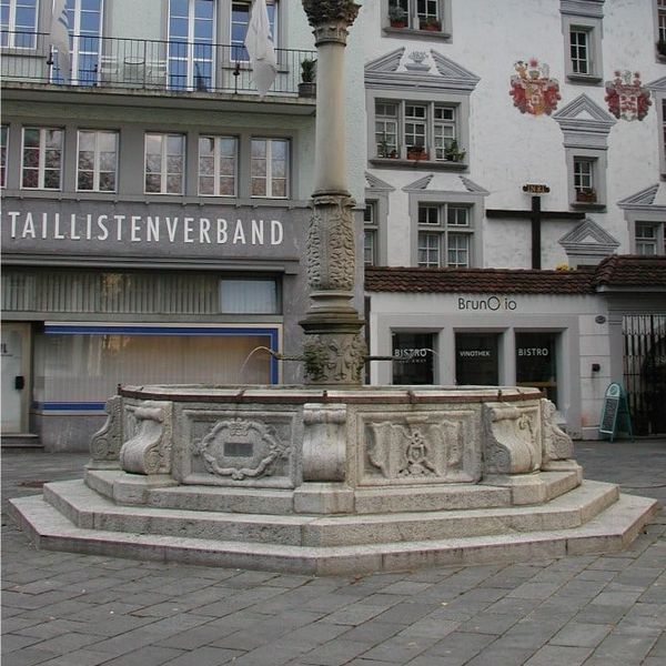 Dieser Luzerner Brunnen könnte umkippen