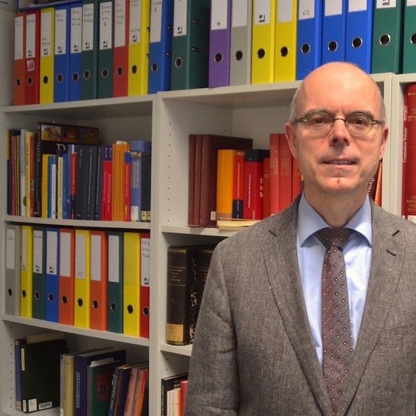 Einigung gescheitert: Theologie-Professor zieht vor Gericht