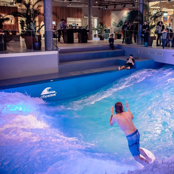 Bund vergünstigt Strom für Indoor-Surfer in der Mall