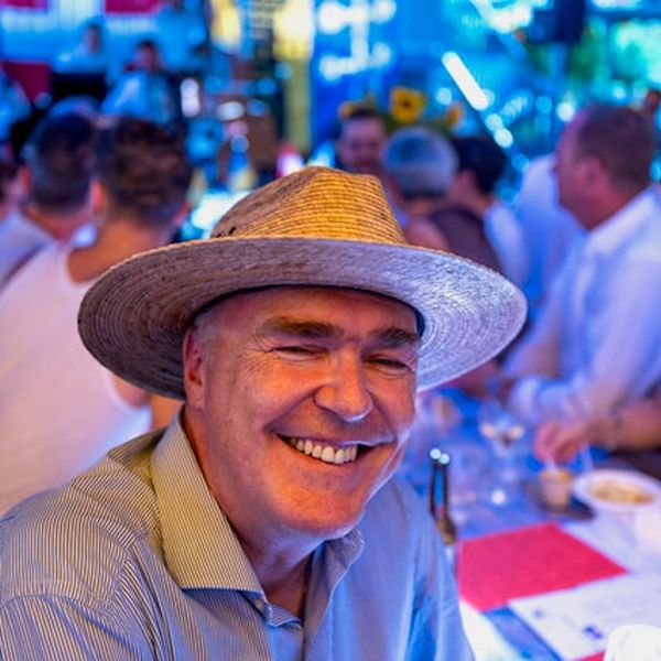 Hecht, der Posaune-spielende, empathische Offizier