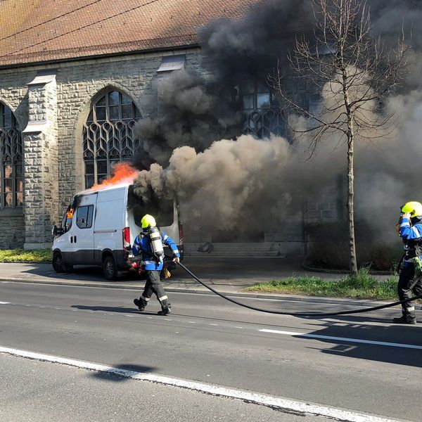 Ein Lieferwagen geriet in der Stadt Luzern in Brand