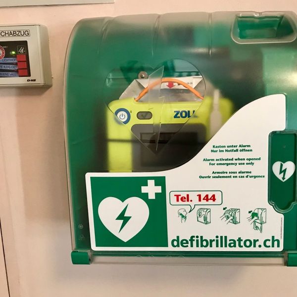 Nach Todesfall in Siehbach-Badi: Der weite Weg zum Defibrillator
