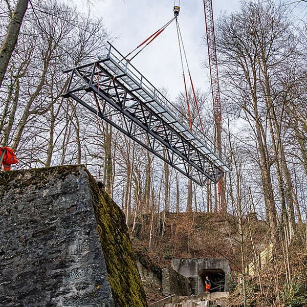 Hier fliegt eine Brücke durch die Luft
