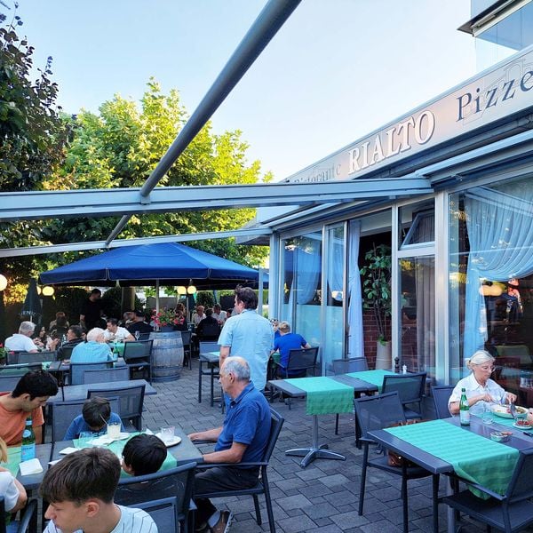 «Rialto» Hünenberg: Quartier-Pizzeria mit grüner Oase
