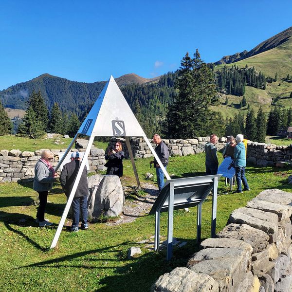 Älggialp: Wanderung zum Mittelpunkt der Schweiz