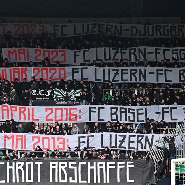 So protestieren St. Galler Fans in Luzern gegen Gummischrot