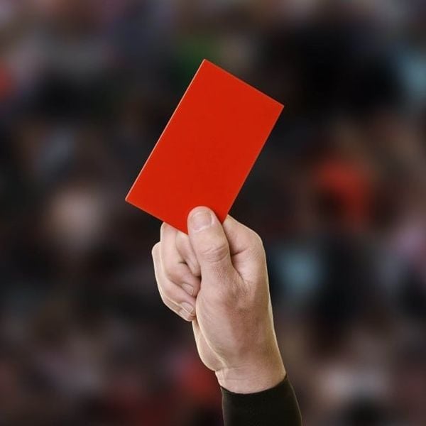 Spiel nach Angriff auf Schiedsrichter abgebrochen