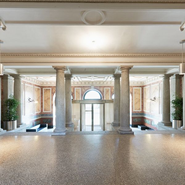 Weisst du, was in diesem Palast mitten in Luzern geschieht?