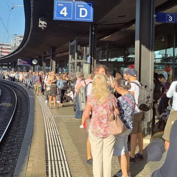 Der Schienenverkehr im Bahnhof Zug ist unterbrochen