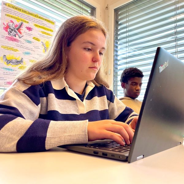 Warum Zuger Schulen voll auf künstliche Intelligenz setzen