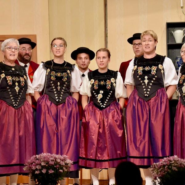 Dieser Chor jodelt die Lieblingslieder der FCL-Fans