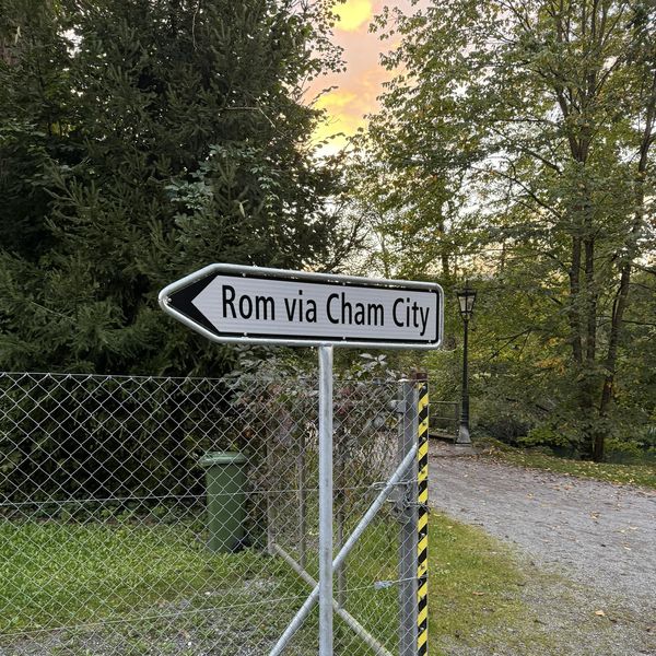 Rätsel in Cham: Was soll dieser Wegweiser?