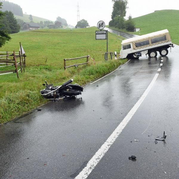 Töfffahrer verletzt sich bei Unfall lebensbedrohlich