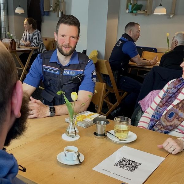 Zuger Polizei sucht Nähe zur Bevölkerung – mit Kaffee