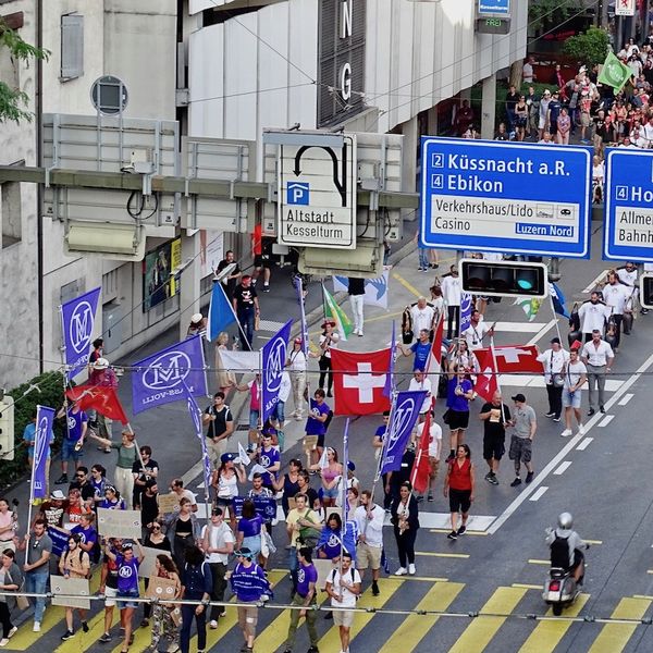 300 Massnahmen-Kritiker marschieren durch Luzern – jetzt droht Strafanzeige