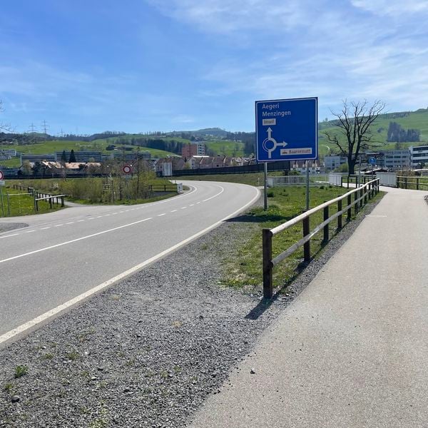 Dieser Spazierweg zwischen Baar und Zug endet abrupt