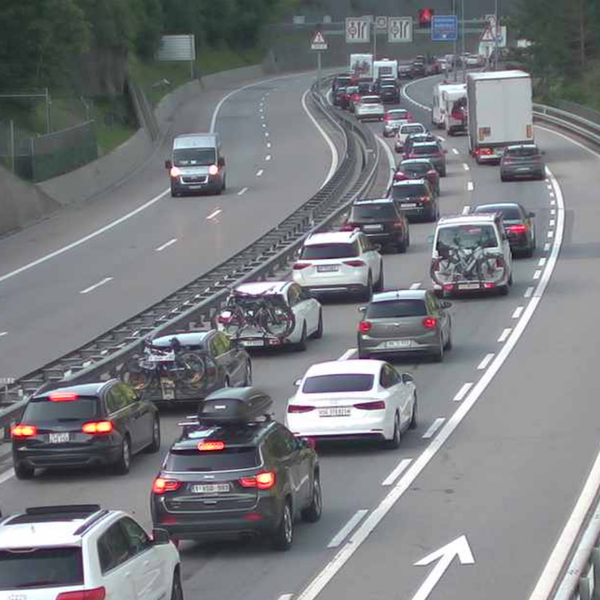 Update: Stauzeit am Gotthard beträgt um 18 Uhr 4,5 Stunden