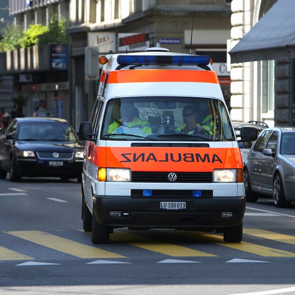 Auto rammt Töfffahrer bei Unfall in Vitznau