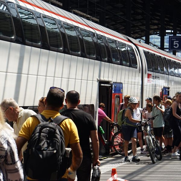 Kontrolleur findet ausgerissenen Teenager im Zürich-Zug