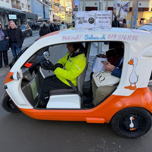 Dieser Zuger kutschiert WEF-Gäste mit einem Tuk-Tuk