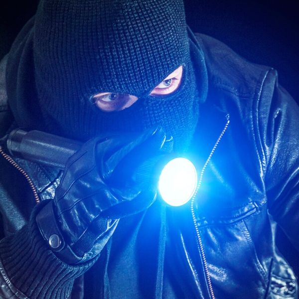 Nachbar hörte Klirren und sah Taschenlampe