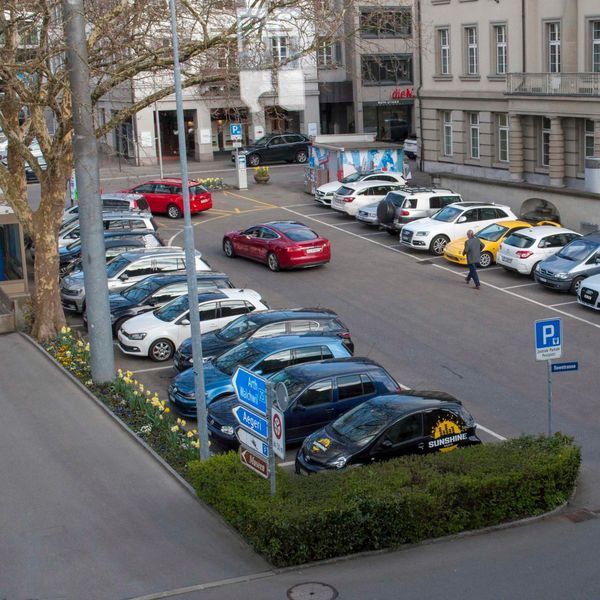 Dieser Parkplatz in Zug ist bis im Frühling gesperrt