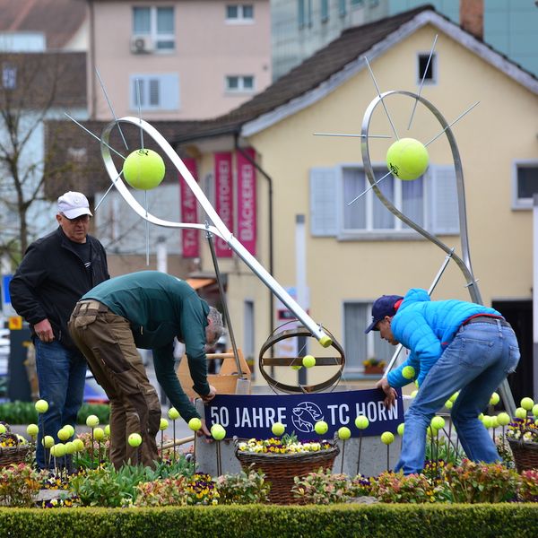 Horw erhält Tennis-Kunstwerk auf Dorfkreisel