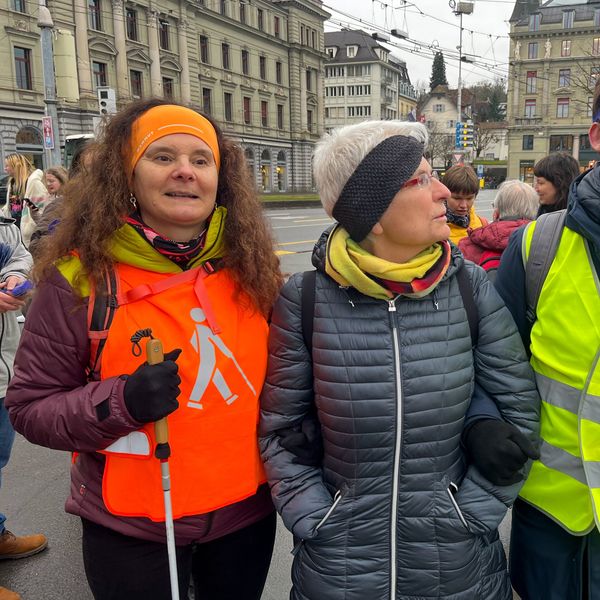 Blinde Luzernerin: «Ich träume, dass ich mir ein rotes Kleid kaufe»