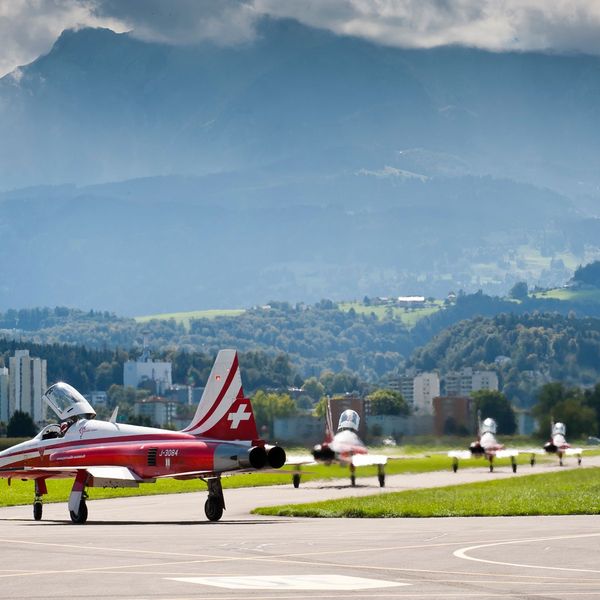 Oberstleutnant poltert gegen Patrouille Suisse in Emmen