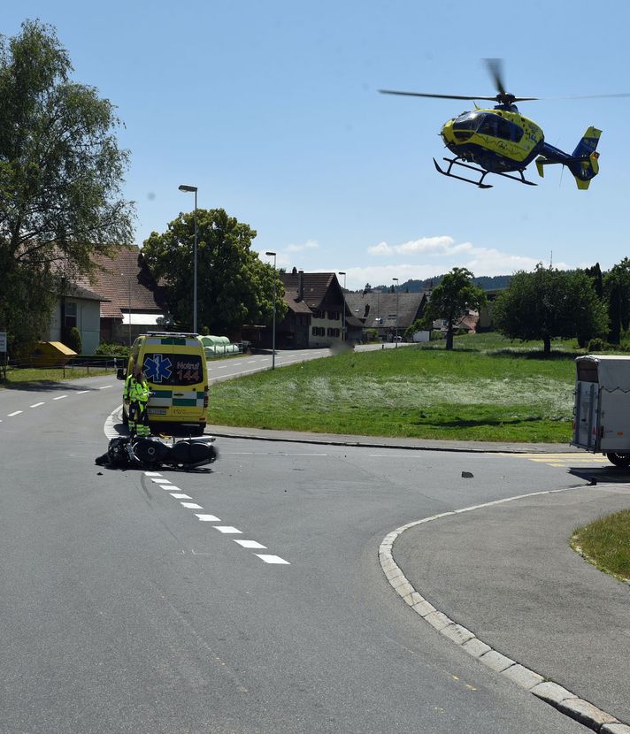 Unfall in Rickenbach: Töfffahrer schwer verletzt