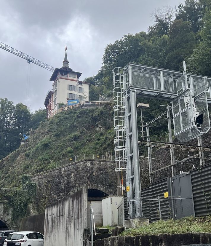 12’000 Tonnen Gestein bedrohen Häuser und SBB-Linie