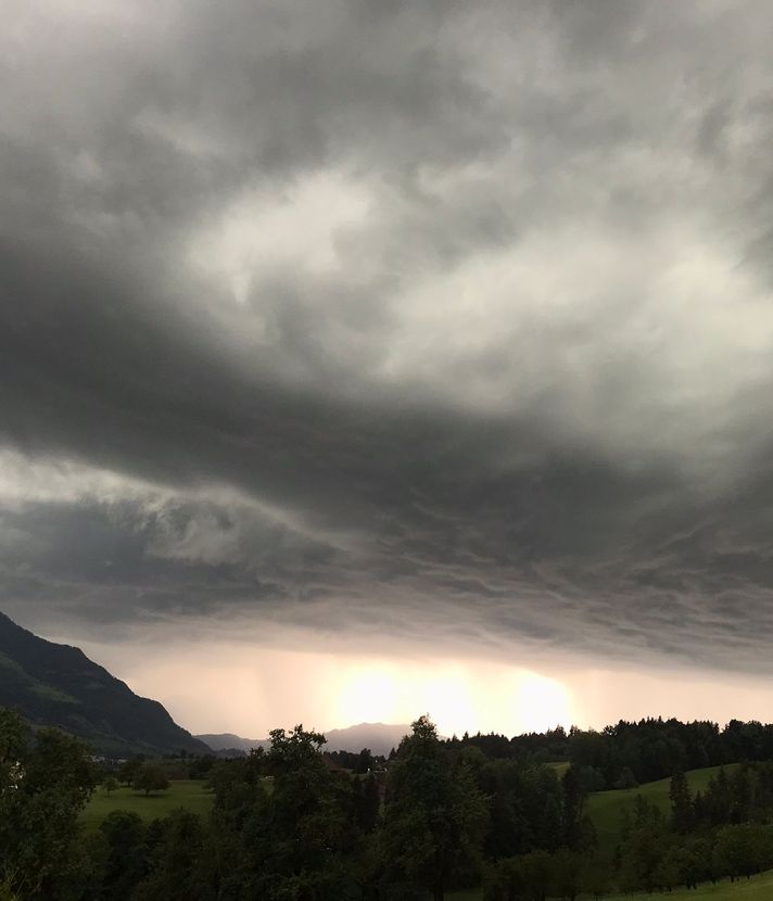 Starke Stürme erwarten Zug und Luzern – Bergbahnen schliessen