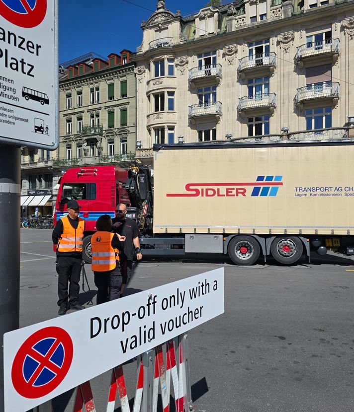 Zwei Drittel weniger Reisebusse auf dem Schwanenplatz