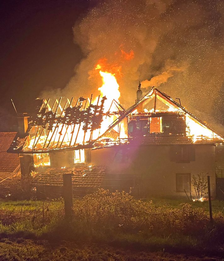 Feuer in Udligenswil: Haus ist komplett zerstört