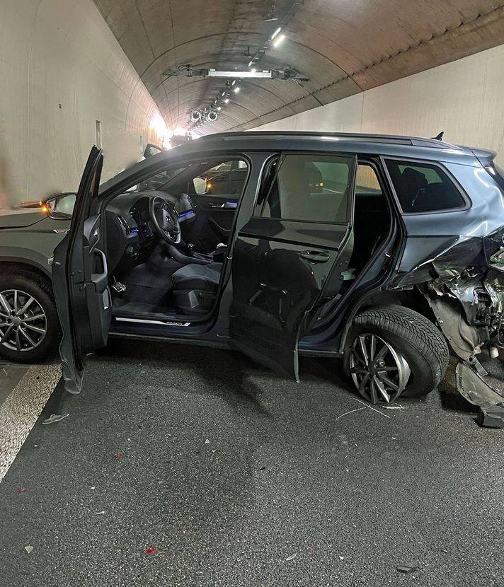 Bremsendes Auto auf A14 zu spät bemerkt: Unfall im Tunnel