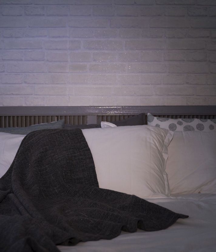 Plötzlich liegt der Stalker in ihrem Bett